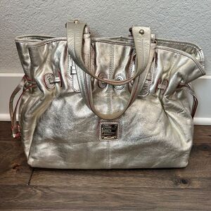 Dooney & Bourke Champagne Silver Leather Synch Shoulder Bag Purse EUC